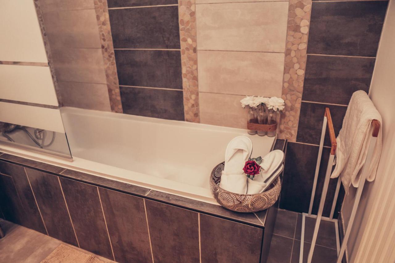 Magnifique Studio Centre Ville Toulon - Spacieux Climatisation Calme Rare Pas De Parking Prive Stationnement Gratuit Dans La Rue Ngoại thất bức ảnh