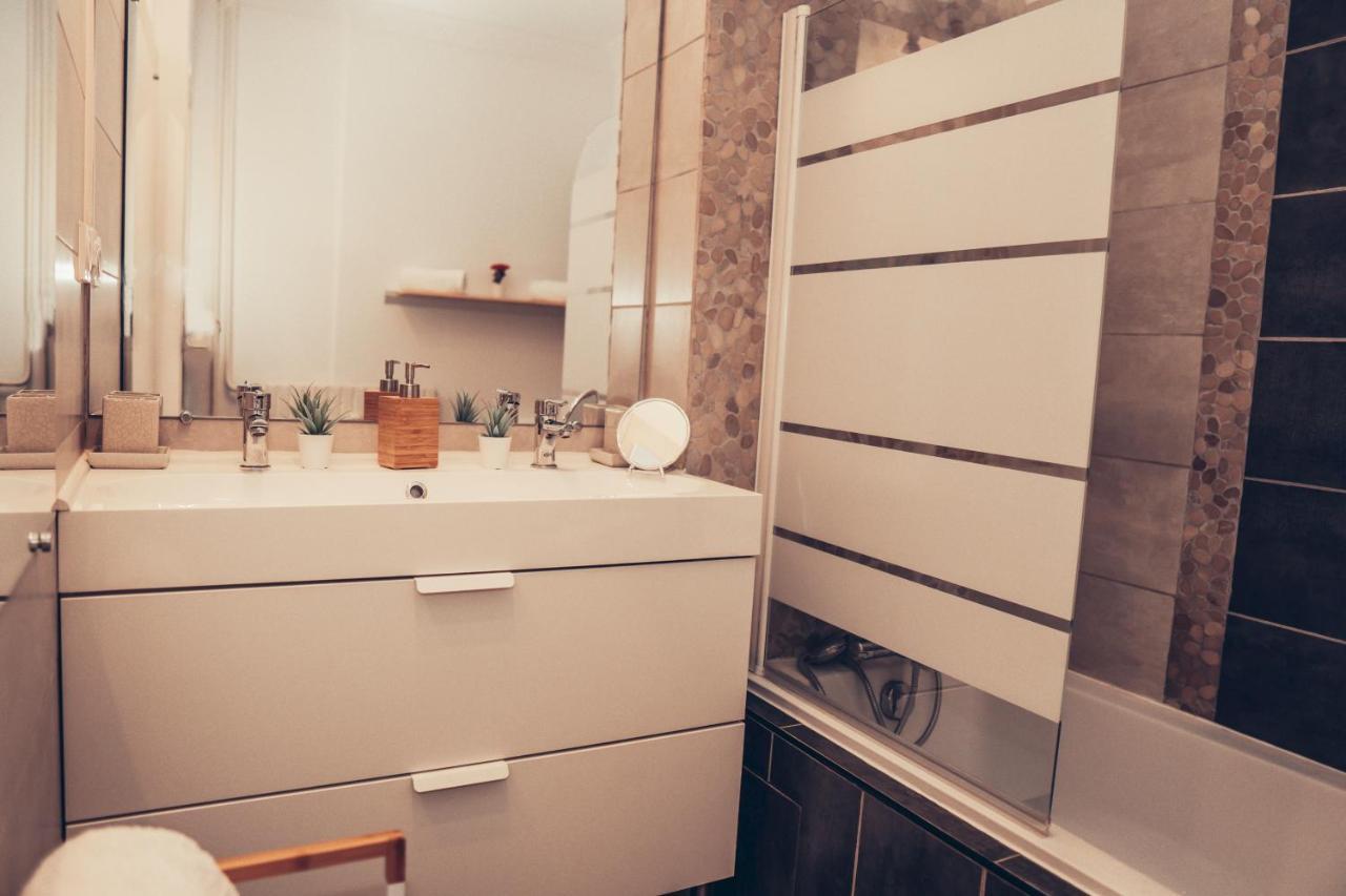 Magnifique Studio Centre Ville Toulon - Spacieux Climatisation Calme Rare Pas De Parking Prive Stationnement Gratuit Dans La Rue Ngoại thất bức ảnh