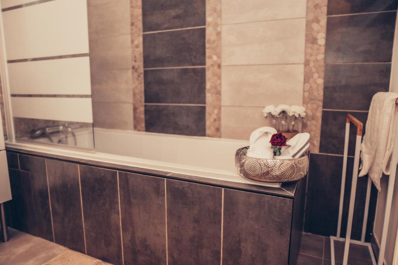 Magnifique Studio Centre Ville Toulon - Spacieux Climatisation Calme Rare Pas De Parking Prive Stationnement Gratuit Dans La Rue Ngoại thất bức ảnh